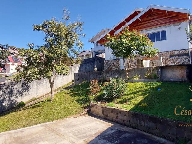 Casa para Venda em Campos do Jordão - 1