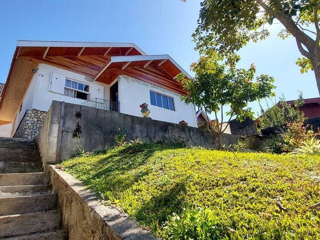 Casa para Venda em Campos do Jordão - 2